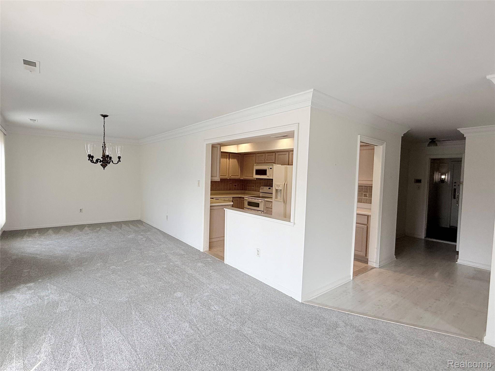 19710 W 13 Mile RD #201, Beverly Hills Village, MI 48025