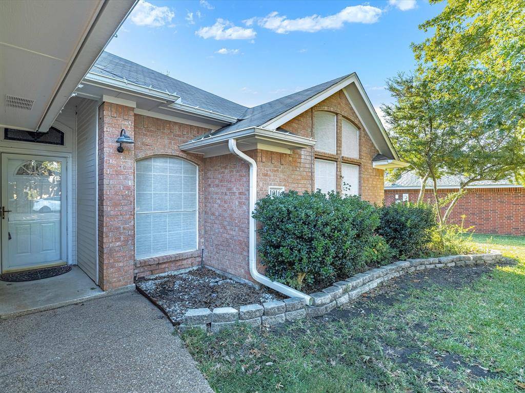 1016 N Carolina Avenue, Midlothian, TX 76065