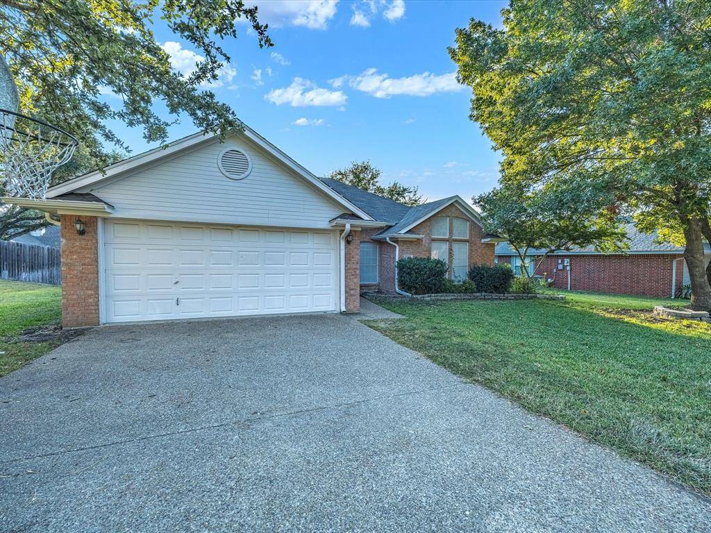 1016 N Carolina Avenue, Midlothian, TX 76065