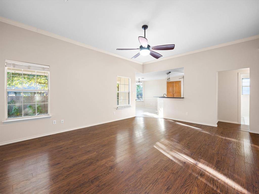 1016 N Carolina Avenue, Midlothian, TX 76065