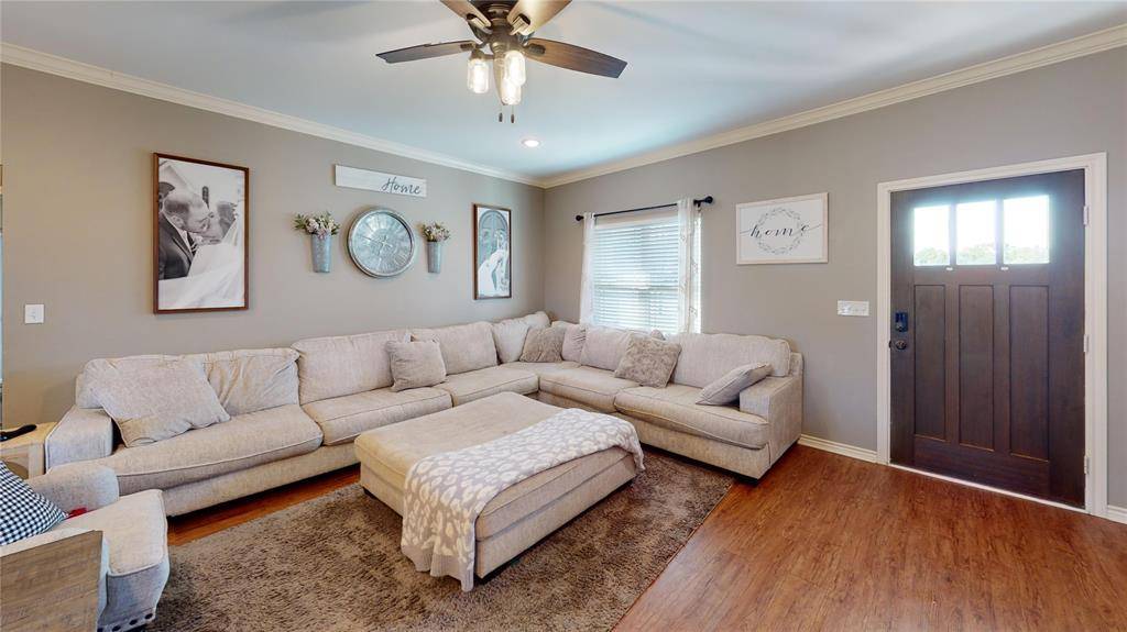 404 Hyde Park Drive, Chandler, TX 75758