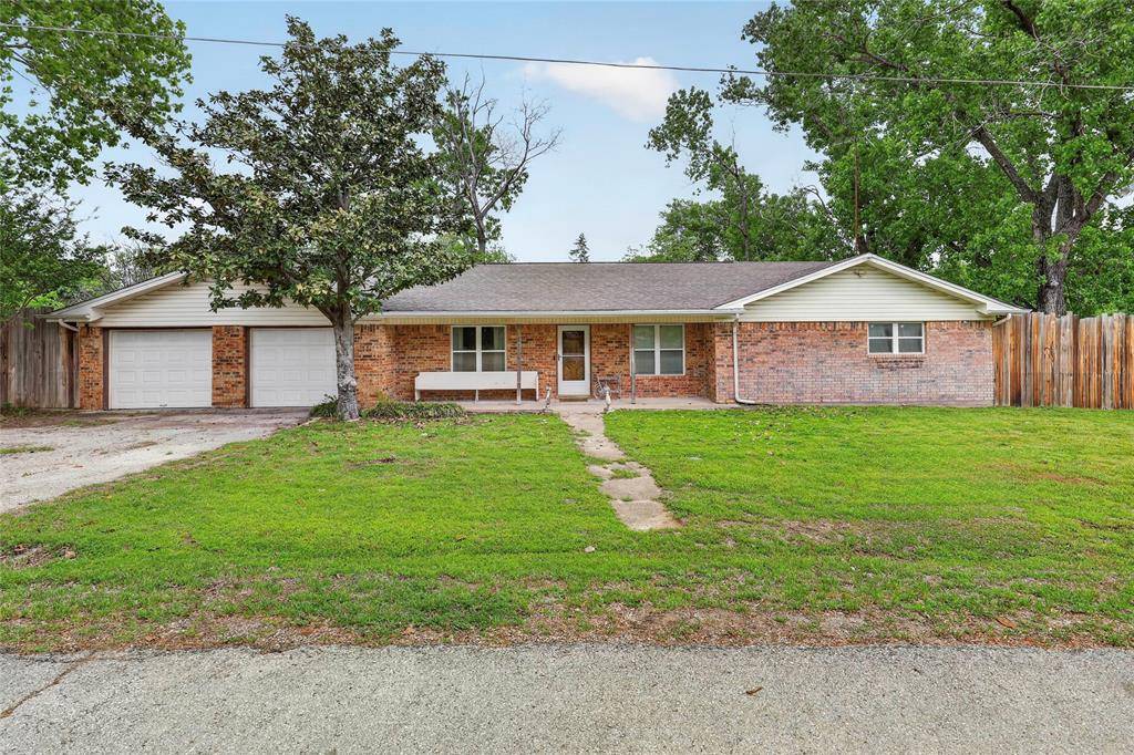 702 El Camino Real, Chico, TX 76431