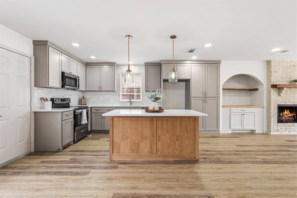 1510 Finley Road, Irving, TX 75062