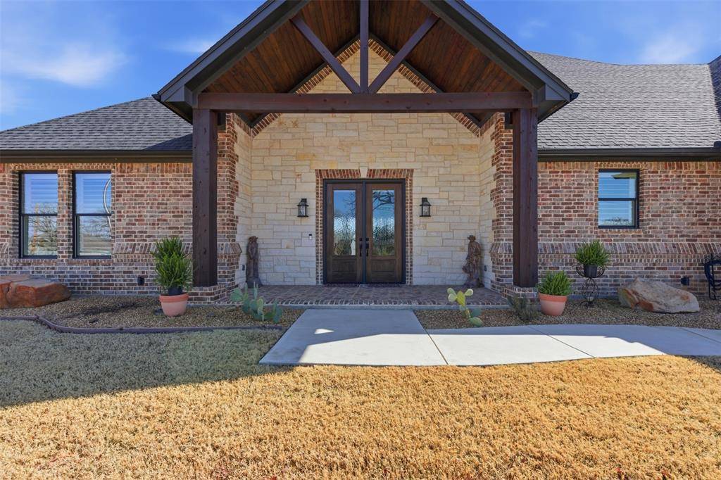 208 Shady Oaks Drive, Runaway Bay, TX 76426