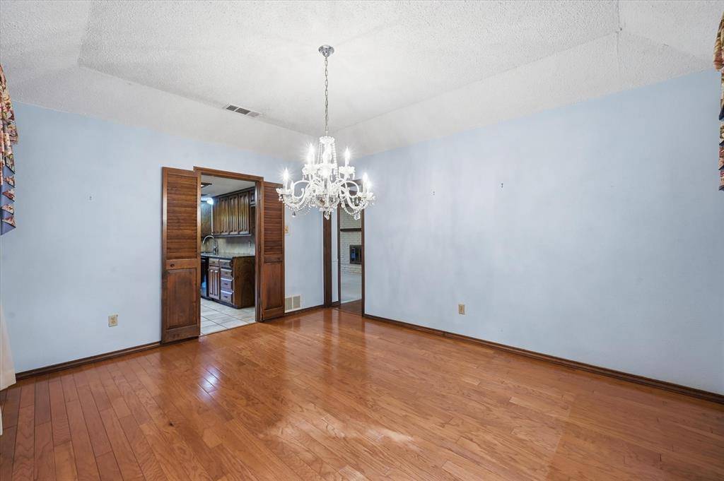 2900 Greenbrook Drive, Arlington, TX 76016