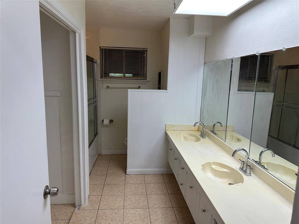 1029 S Gloucester Street, Irving, TX 75062