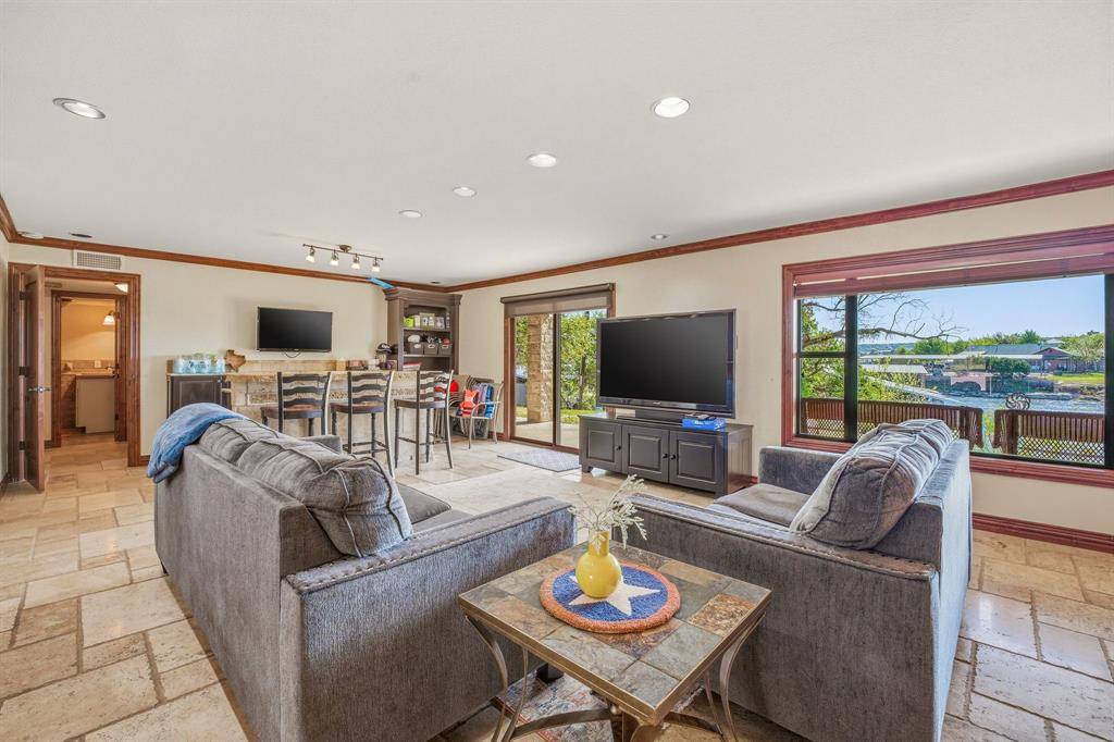 3301 LaVilla Road, Graford, TX 76449