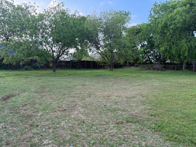 417 W Huffman Street, Krum, TX 76249