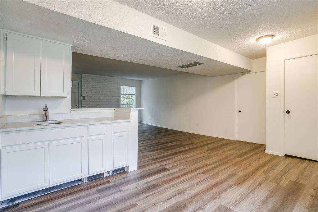 5201 Curzon Avenue #9, Fort Worth, TX 76107