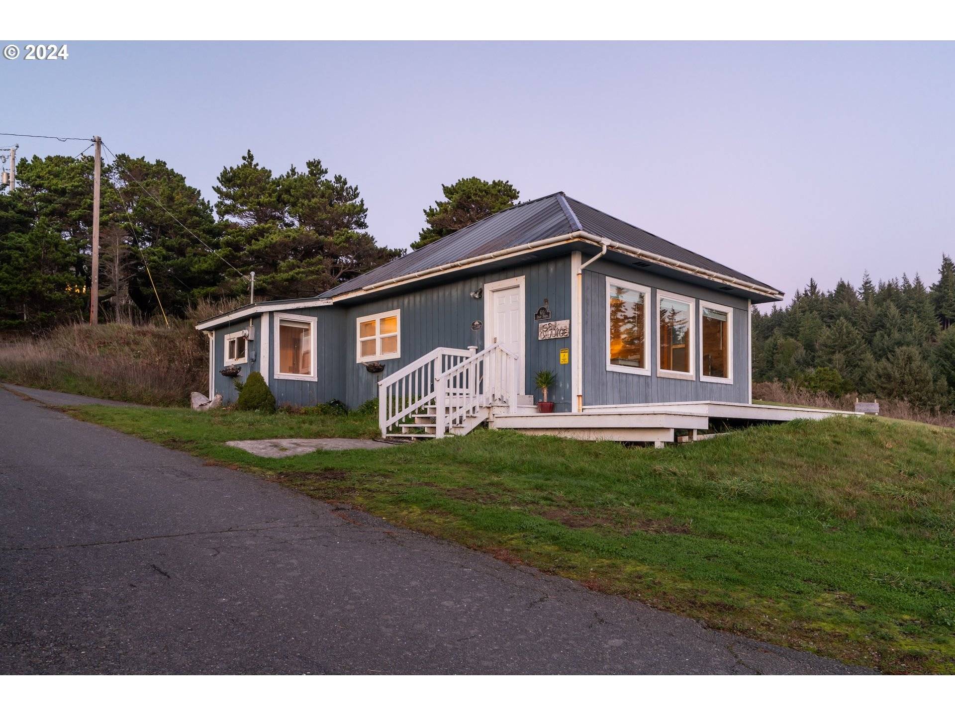 610 DEADY ST, Port Orford, OR 97465