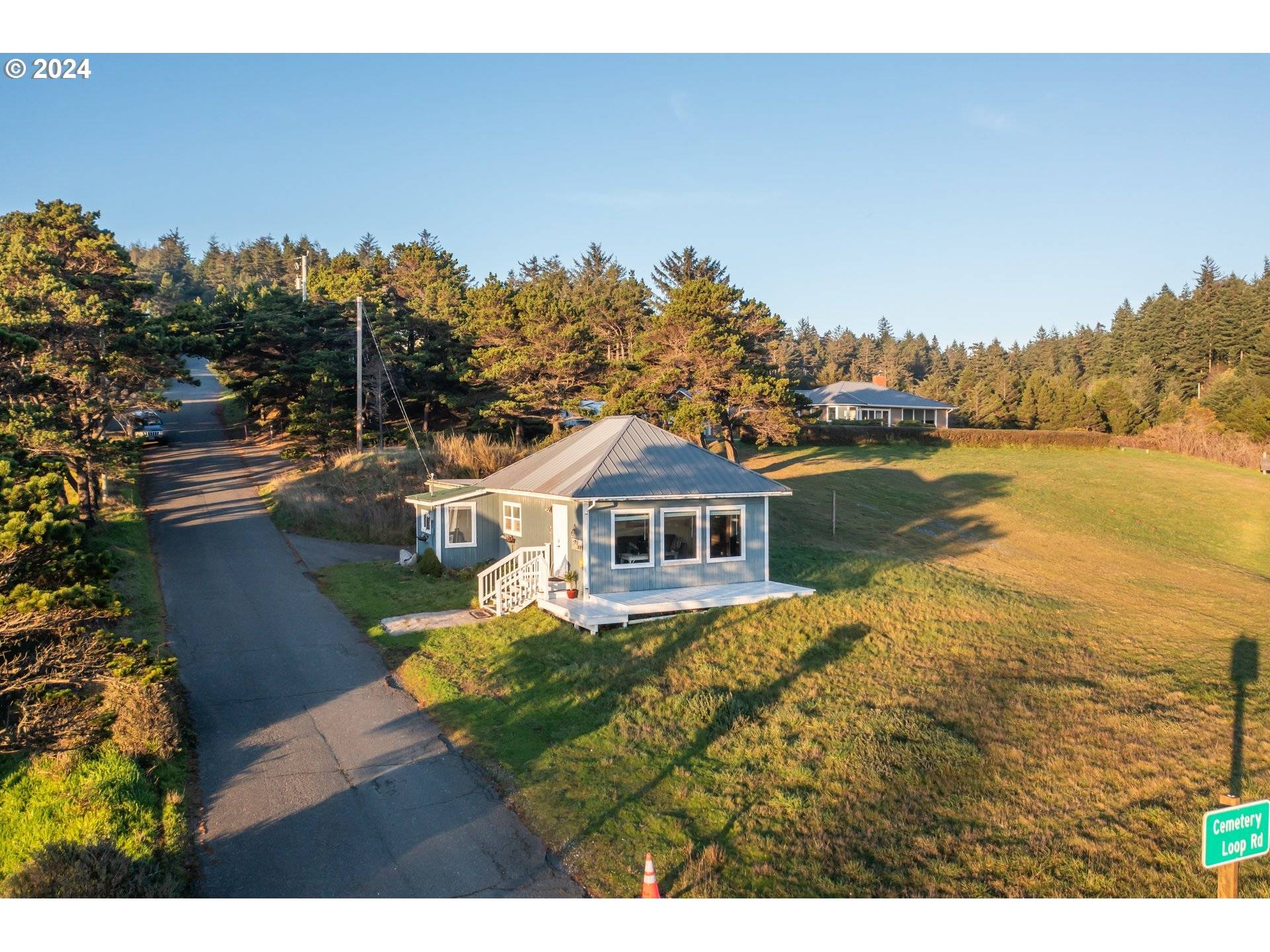 610 DEADY ST, Port Orford, OR 97465