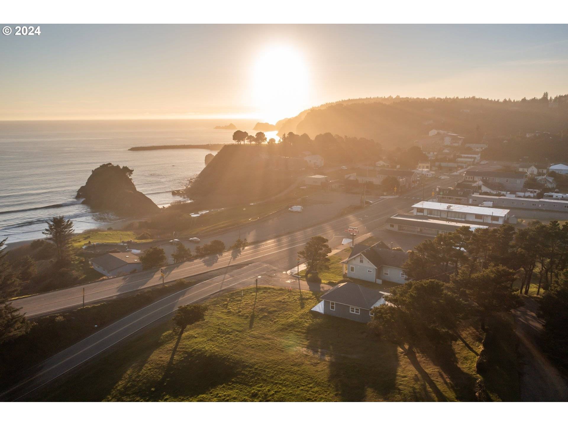 610 DEADY ST, Port Orford, OR 97465