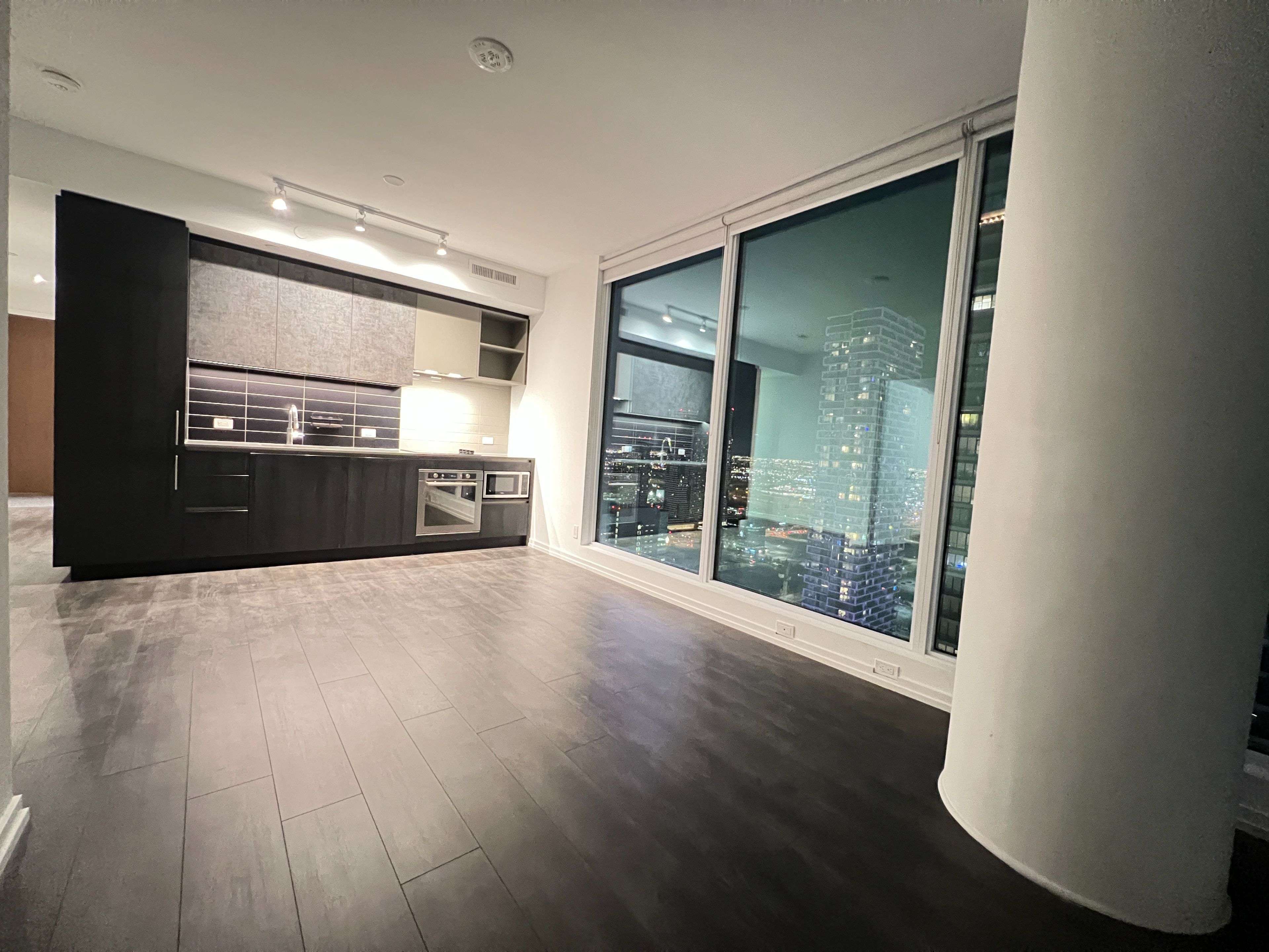 1000 Portage Pkwy #4211, Vaughan, ON L4K 0L1