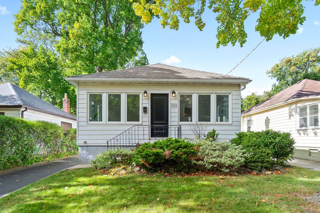135 DEANE AVE, Oakville, ON L6K 1N2