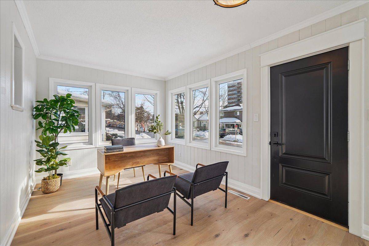 135 DEANE AVE, Oakville, ON L6K 1N2