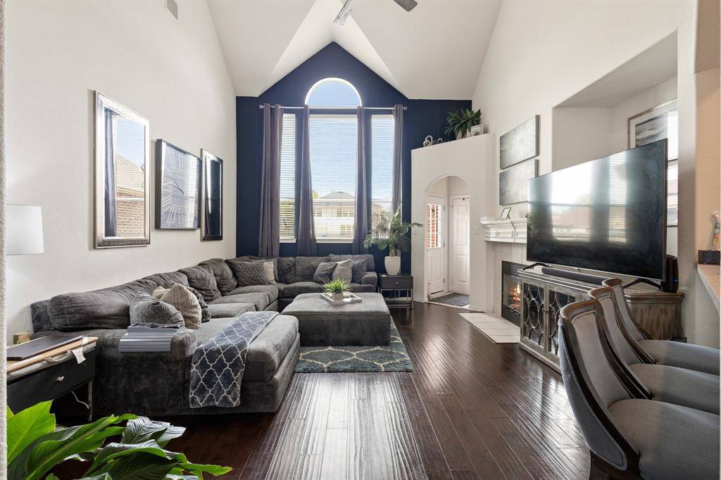 1137 Versailles Avenue, Desoto, TX 75115