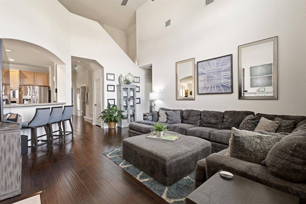 1137 Versailles Avenue, Desoto, TX 75115