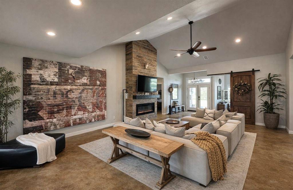 265 Lake Point, Comanche, TX 76442