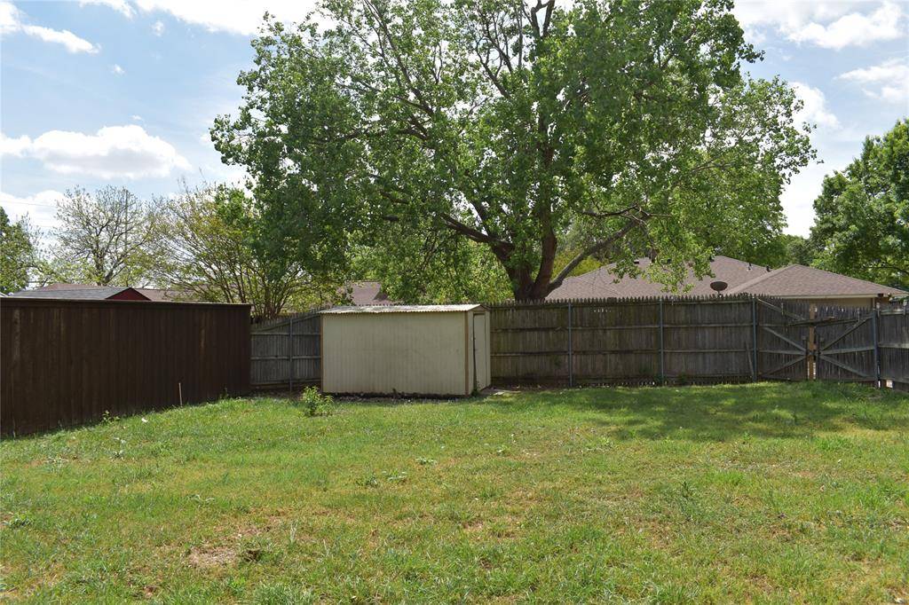 210 Iroquois Lane, Waxahachie, TX 75165