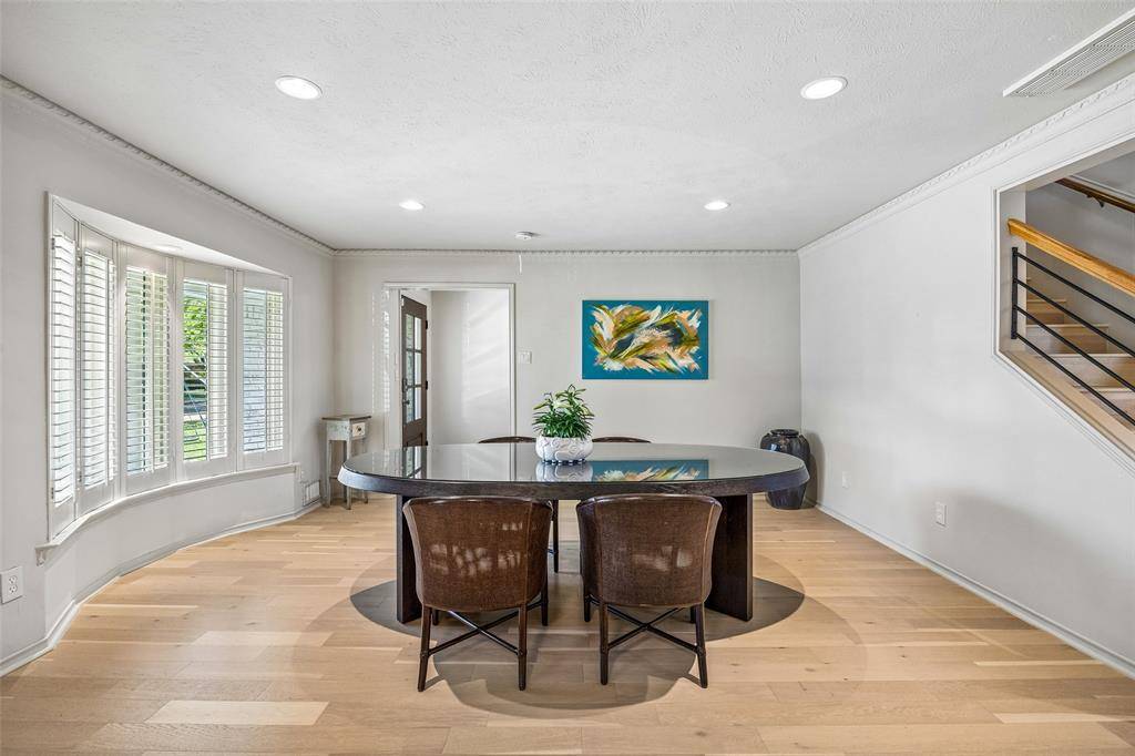 9933 Vistadale Drive, Dallas, TX 75238