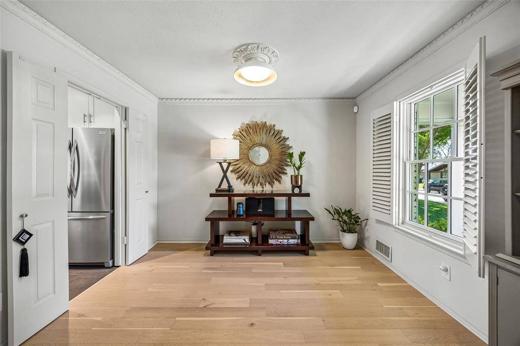 9933 Vistadale Drive, Dallas, TX 75238