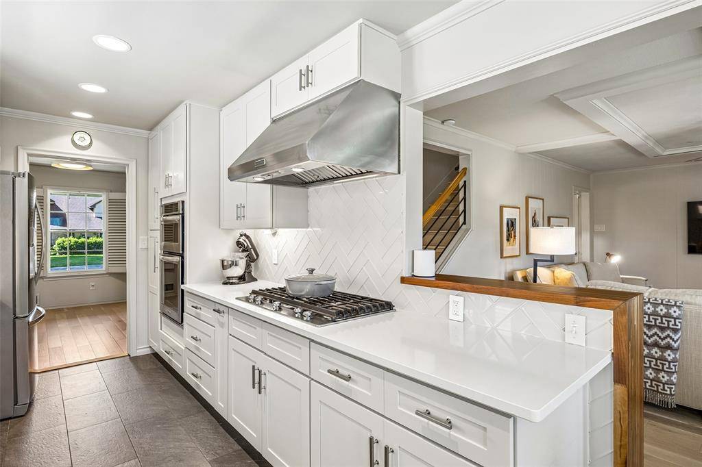 9933 Vistadale Drive, Dallas, TX 75238