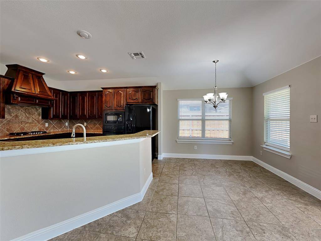 496 Oak Hills Lane, Fate, TX 75189