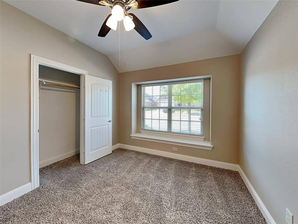 496 Oak Hills Lane, Fate, TX 75189