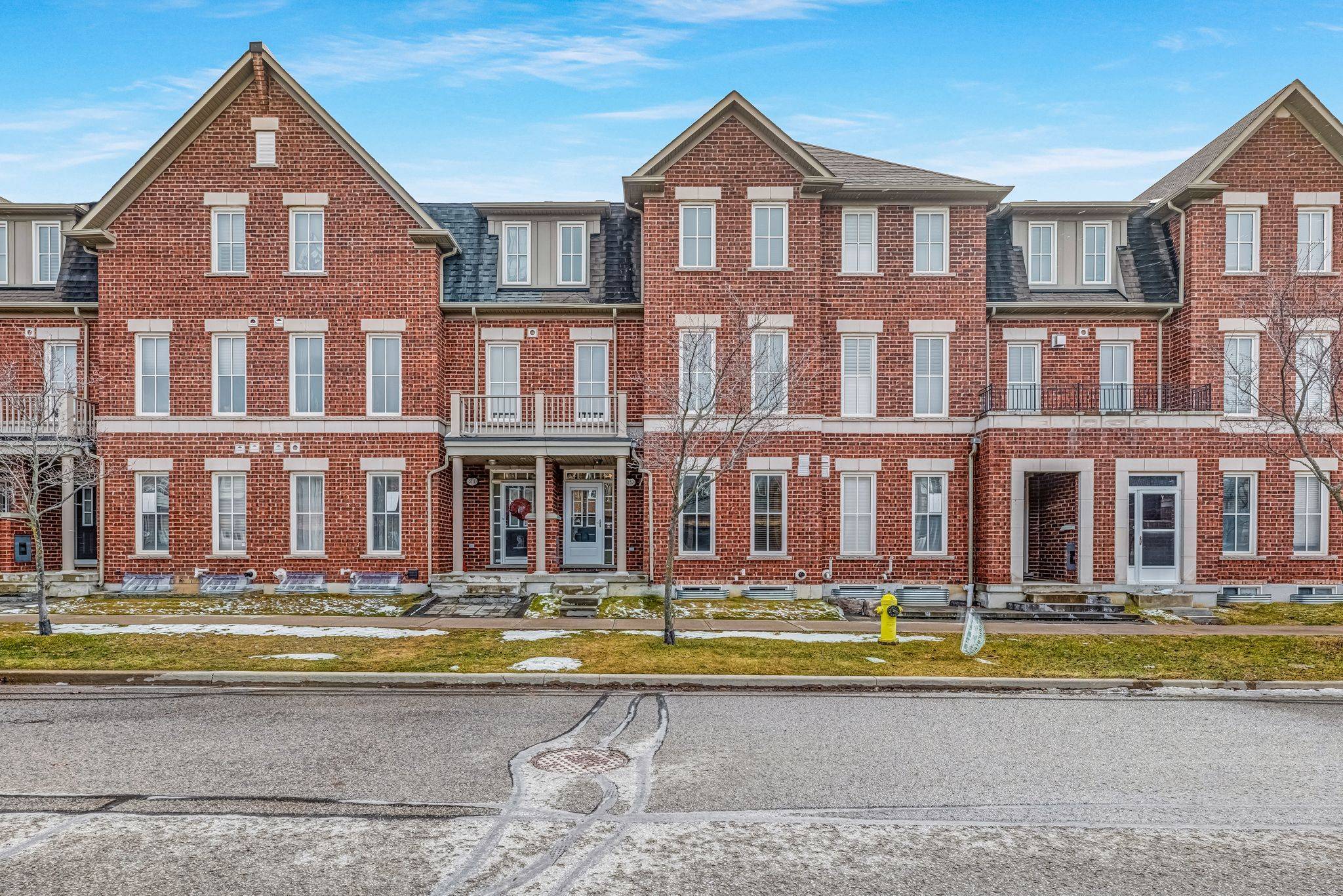 19 Earnshaw DR, Markham, ON L6C 0E4