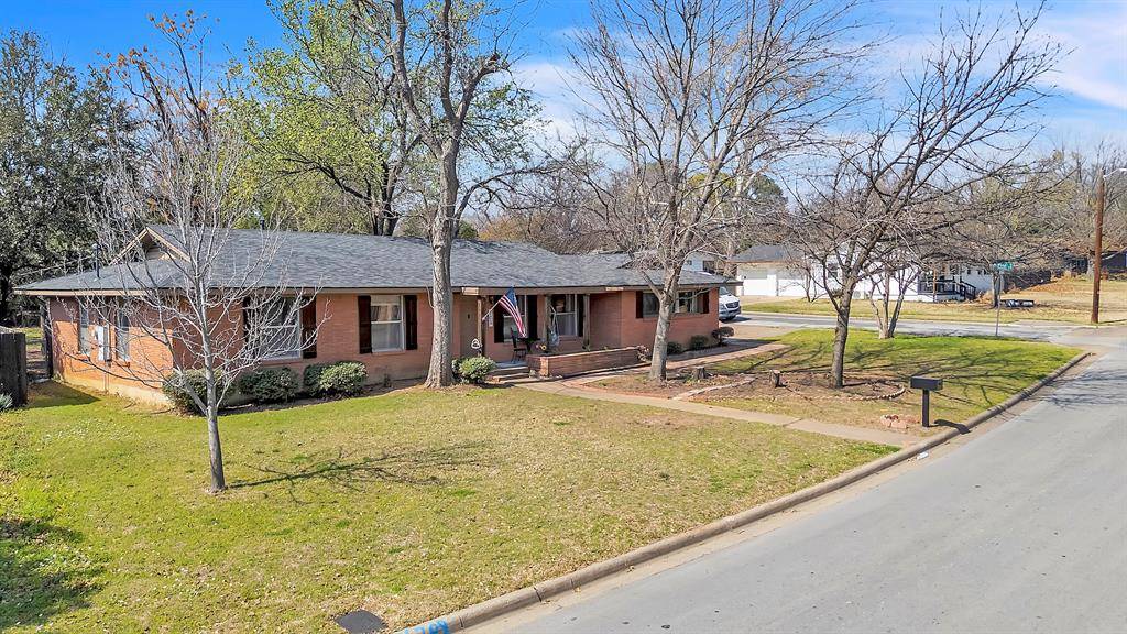 709 Hurstview Drive, Hurst, TX 76053