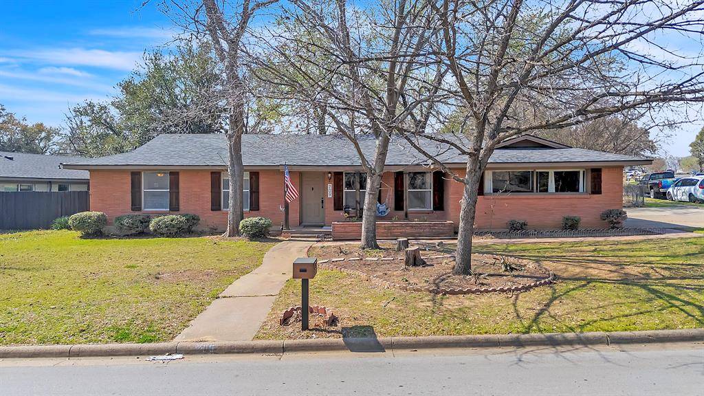 709 Hurstview Drive, Hurst, TX 76053