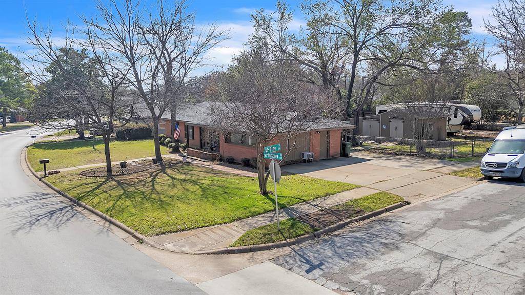 709 Hurstview Drive, Hurst, TX 76053
