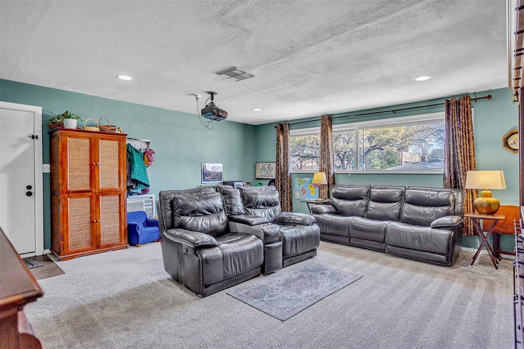 709 Hurstview Drive, Hurst, TX 76053