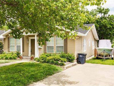 1817 Thomas Place, Fort Worth, TX 76107