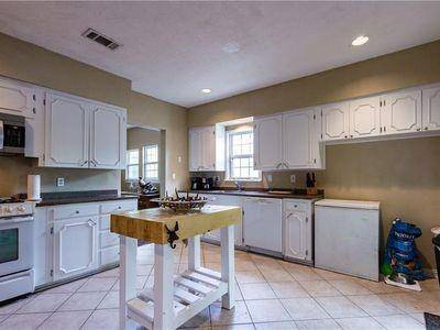 1817 Thomas Place, Fort Worth, TX 76107