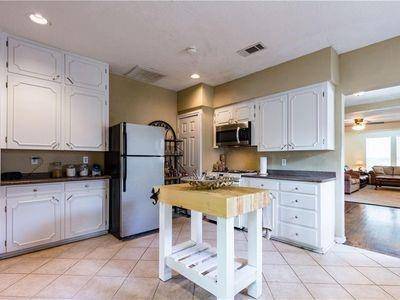 1817 Thomas Place, Fort Worth, TX 76107