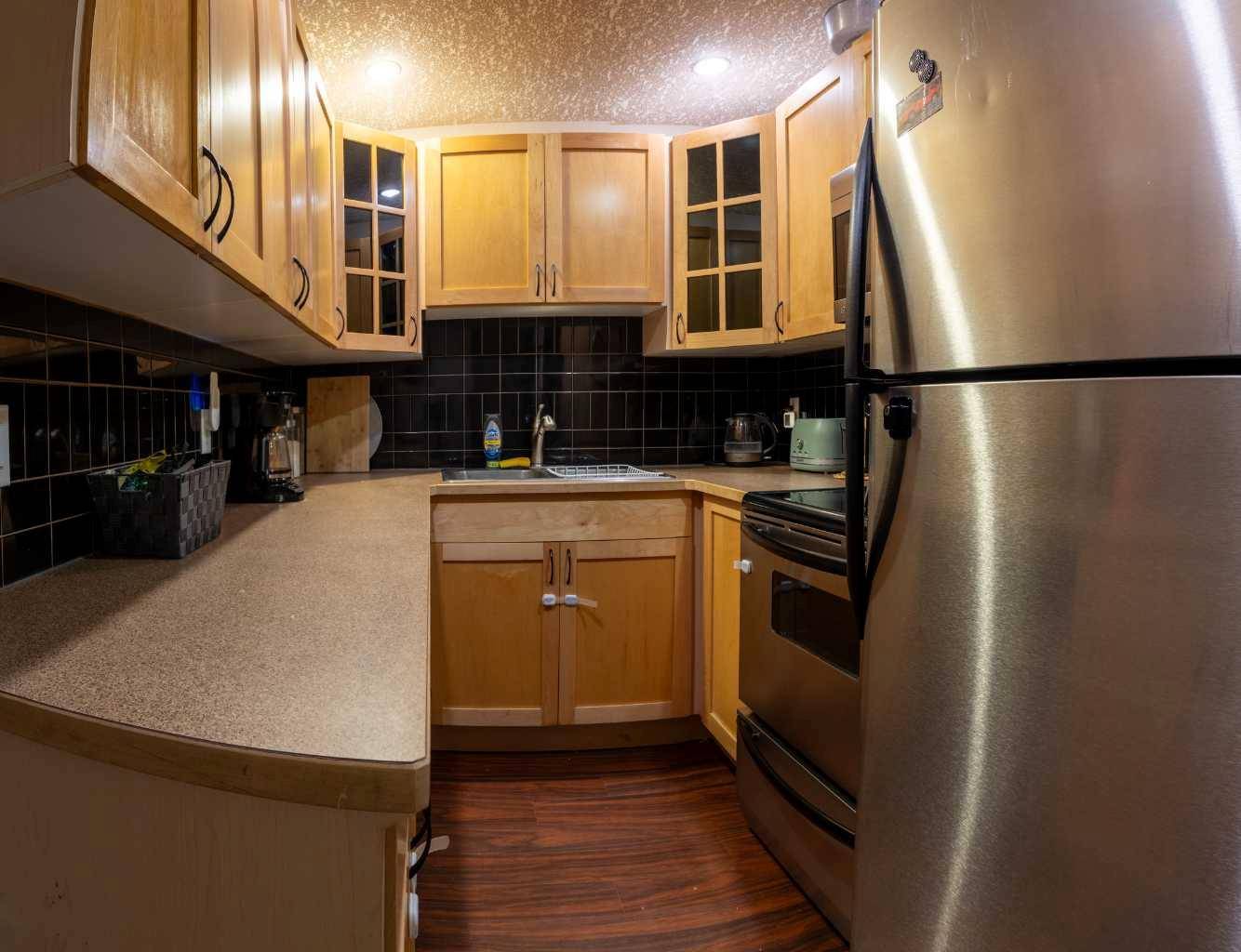 717 4A Street NE #204, Calgary, AB T2E 3W1