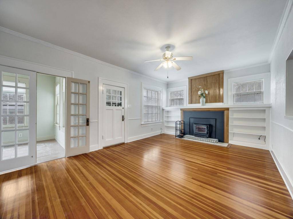 701 Market Street E, Honey Grove, TX 75446