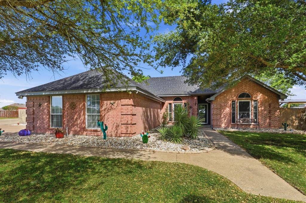 217 Seay Road, Italy, TX 76651