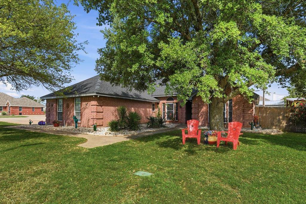 217 Seay Road, Italy, TX 76651