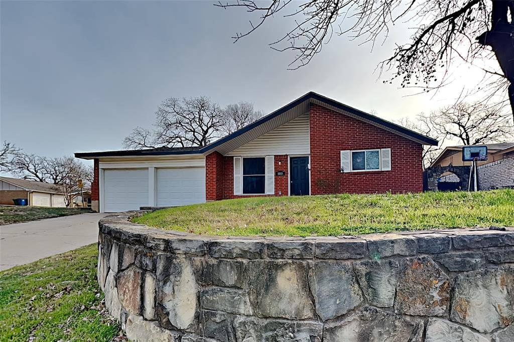 1018 N Lucas Drive, Grapevine, TX 76051