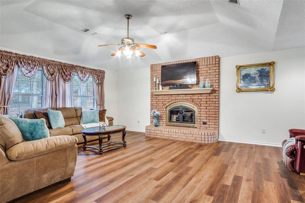 221 Valley Ranch Road, Weatherford, TX 76087