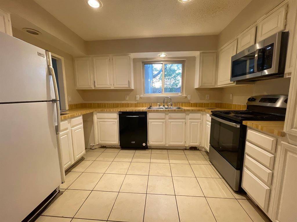 9726 Amberton Parkway, Dallas, TX 75243