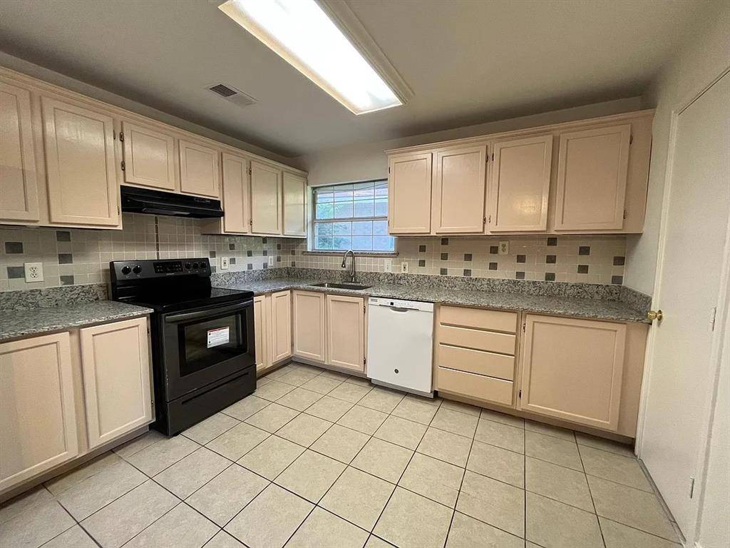 8936 Angleton Place, Dallas, TX 75243