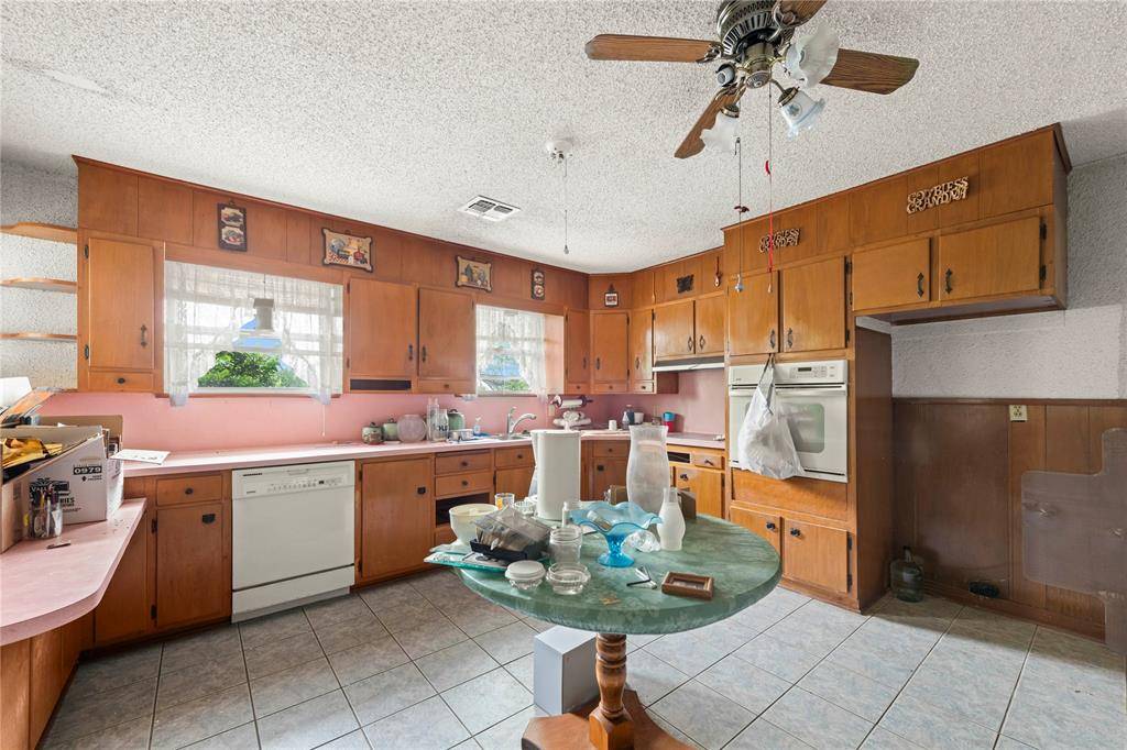 1000 Mcdonald Lane, Bellmead, TX 76705