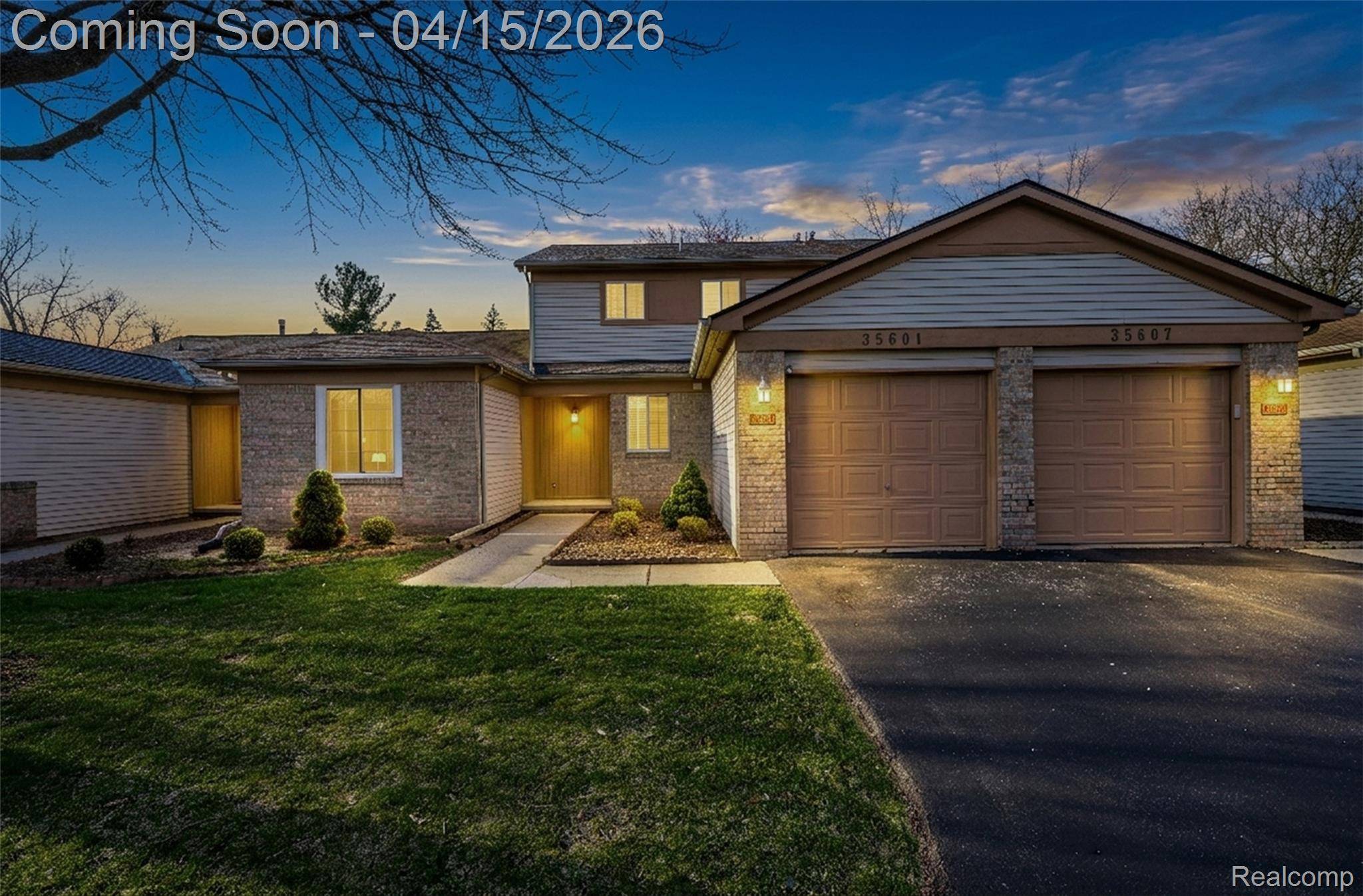 35601 Pheasant LN, Westland, MI 48185