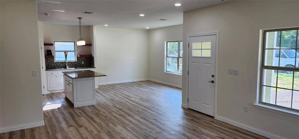 1217 W 11th Avenue, Corsicana, TX 75110