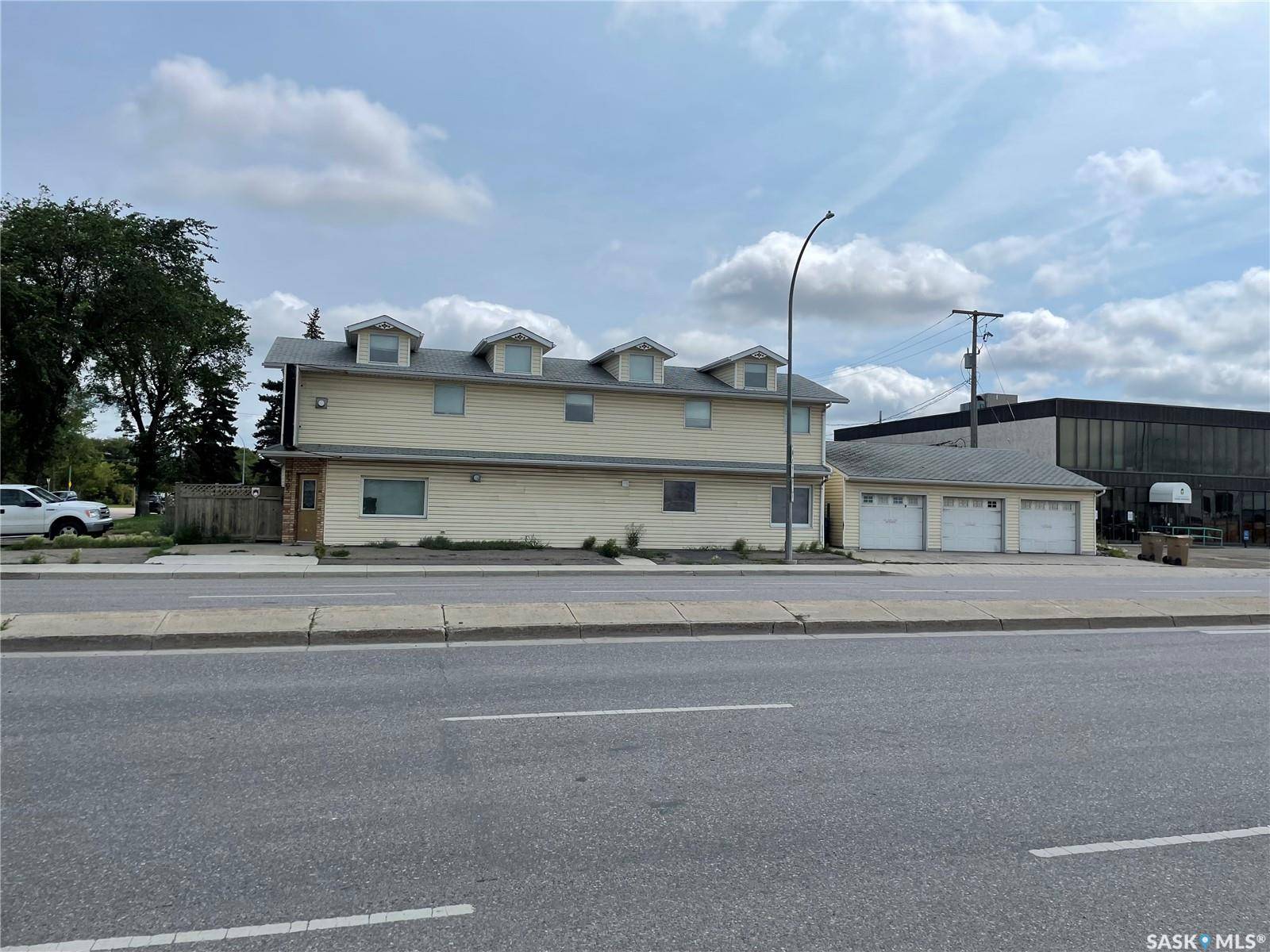 1905 PARK STREET, Regina, SK S4N 2G5