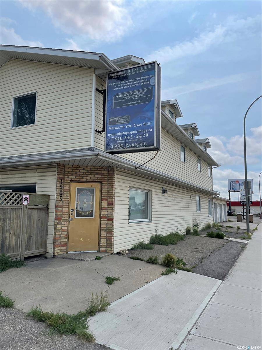 1905 PARK STREET, Regina, SK S4N 2G5