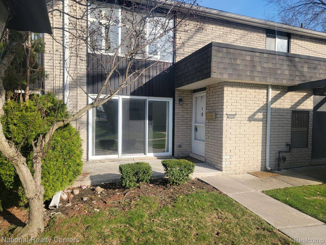 8296 KARAM BLVD #3, Warren, MI 48093